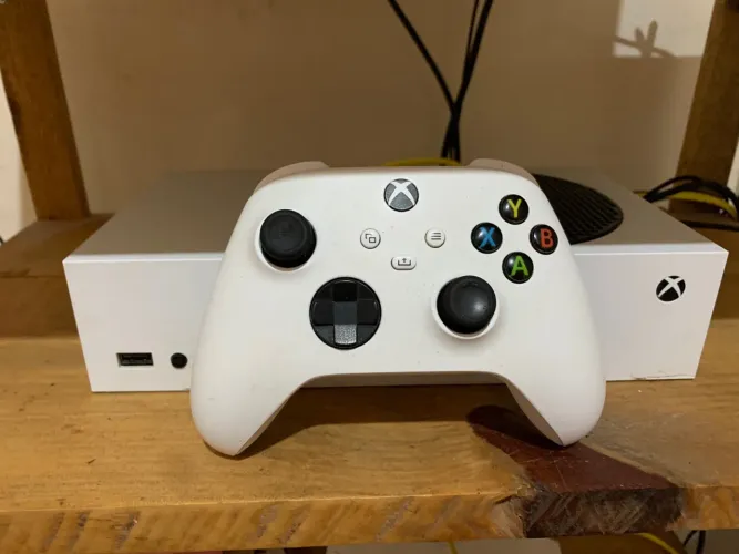 Xbox séries S + Monitor e acessórios