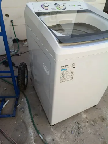 Vendo lavadoura Consul de 12 k automática funciona bem