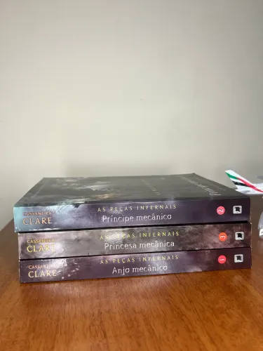 Trilogia Completa "As Peças Infernais" - Cassandra Clare (Volumes 1, 2 e 3)