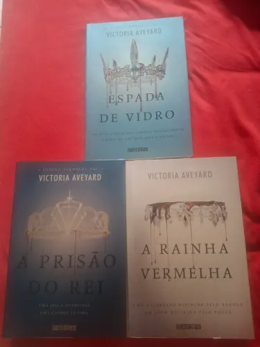 Vendo os 3 primeiros livros de aranha vermelha usados
