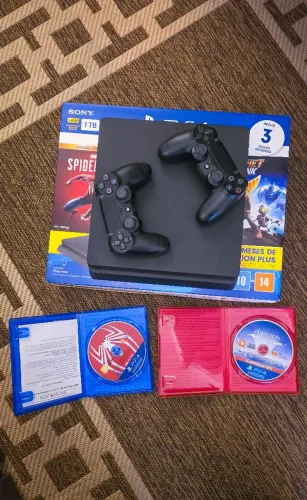 Playstation 4 Slim 1 Tera + 2 Controles + 2 Jogos