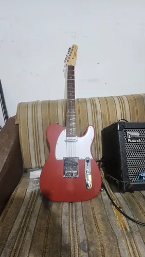 Guitarra fender esquier + amplificador roland