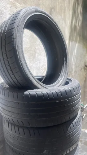 Pneus aro 18 225/40 