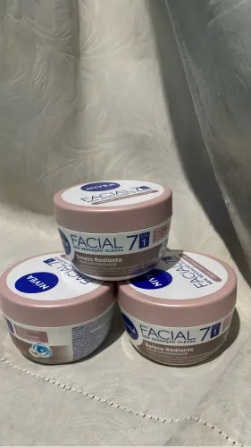 NIVEA Facial 7 em 1 - Beleza Radiante Creme Uniformizador 100g
