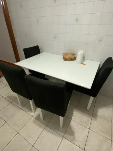 Mesa de jantar com 4 cadeiras