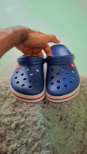 Vendo sandália Crocs Original, tamanho 40.