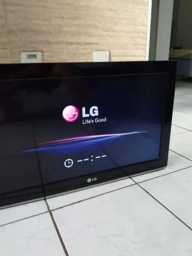 Tv LG 32' Com defeito , desliga sozinha . 
