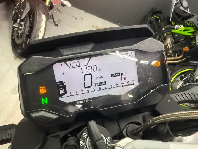 BMW G 310 R 2023 - Apenas 1.000 km - R$ 29.500