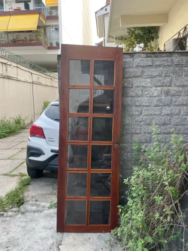 porta madeira de lei quadriculada