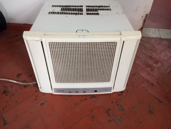 Vendo ar condicionado Consul de 7.000 BTU funcionando.