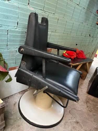 Vendo Cadeira de salão BARATA ACEITO NEGOCIAÇÃO