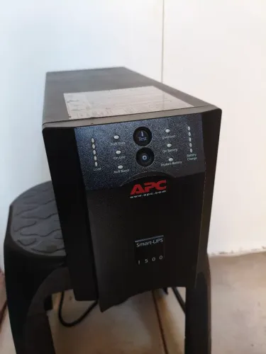 Nobreak Senoidal Smart APC UPS 1500VA , Precisa revisar , Valor bem abaixo do que vale