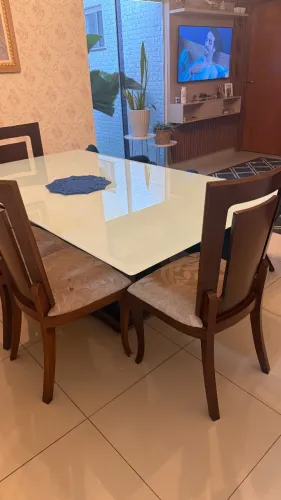 Mesa de jantar com 6 cadeiras em madeira maciça