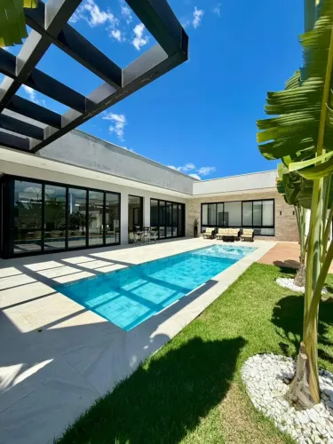 Casa térrea a venda com 360 m2 com 4 suítes no Condomínio Florais Valle em Ribeirão do Lip