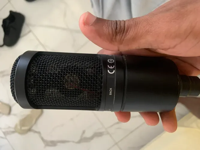 MICROFONE DINÂMICO AT2020
