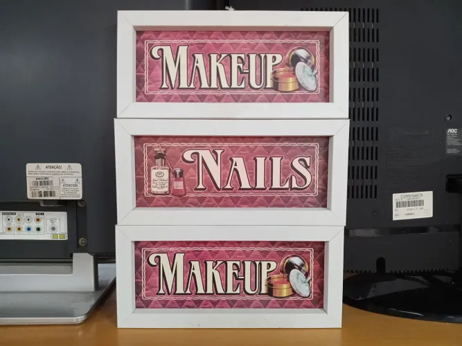 Conjunto de Quadros com Moldura de Madeira 