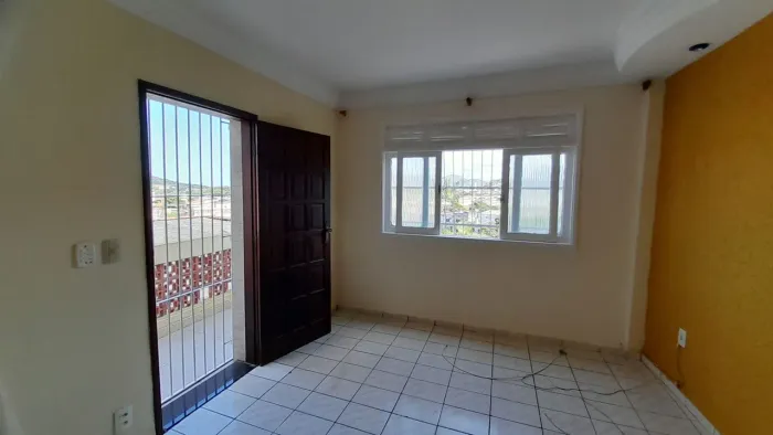 Alugo apartamento espaçoso, confortável e muito bem localizado, proximo as principais Av