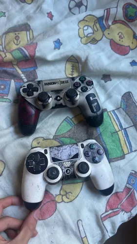 DOIS CONTROLES ORIGINAIS DE PS4