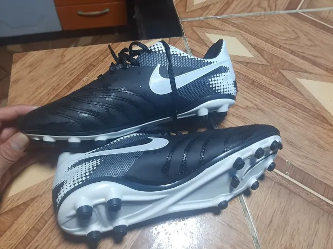 Chuteira Nike . 41 vendo outro por outra maior