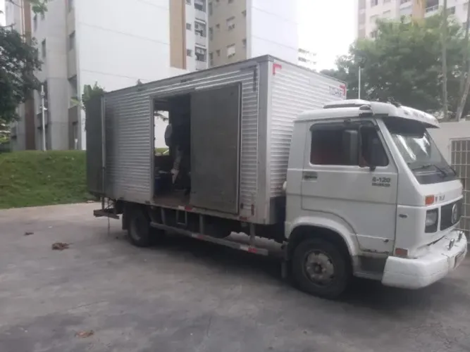 Frete baú barato precinho de estudante 