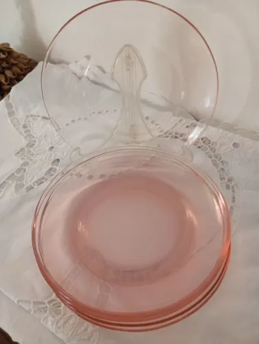 Vendo meia dúzia de prato sobremesa da duralex na cor rosê novos 