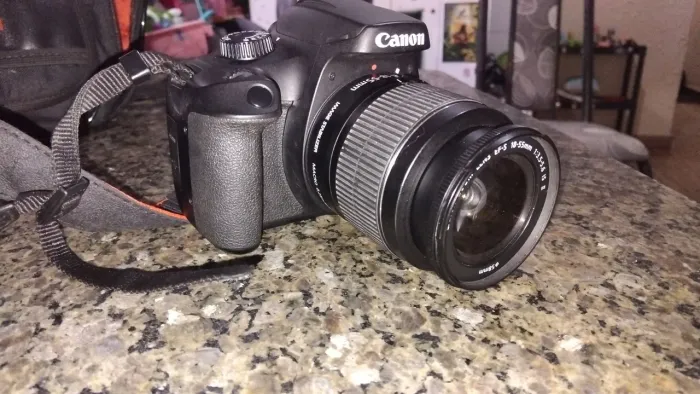 Canon eos t100