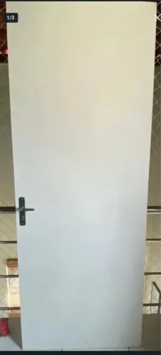 PORTAS EM MDF COM CHAVE E DOBRADIÇAS