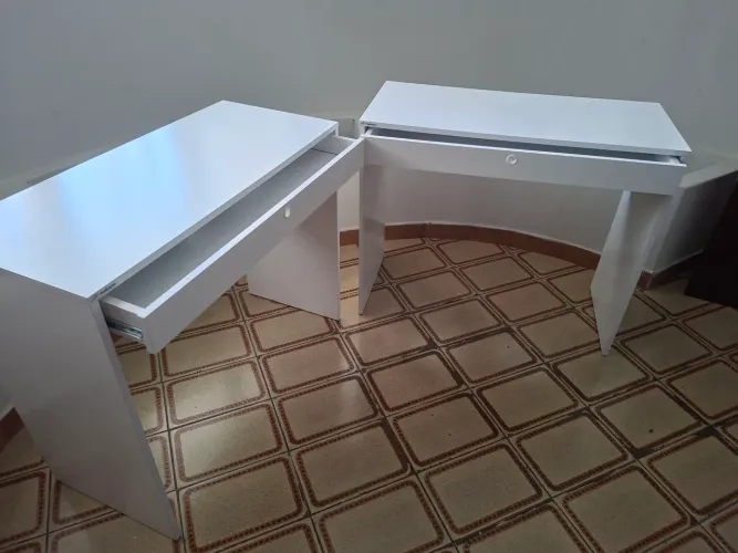 Escrivaninha com gaveta