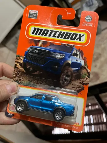 picape Toyota Hilux cabine dupla carrinho de metal 1/64 Matchbox
