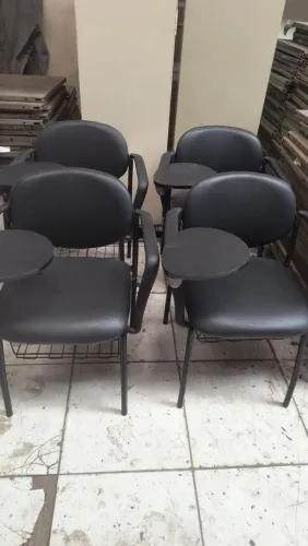 Cadeiras universitária com prancheta emborrachada 