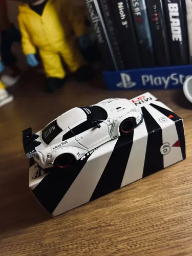 MINI GT #9 LB?Works Nissan GT-R Matte White