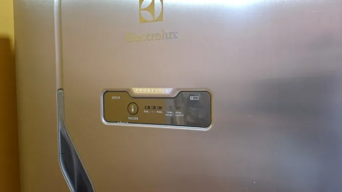 Geladeira Frost Free Electrolux DFX39 310L Inox 127V