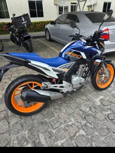 Honda CB Twitter 250f