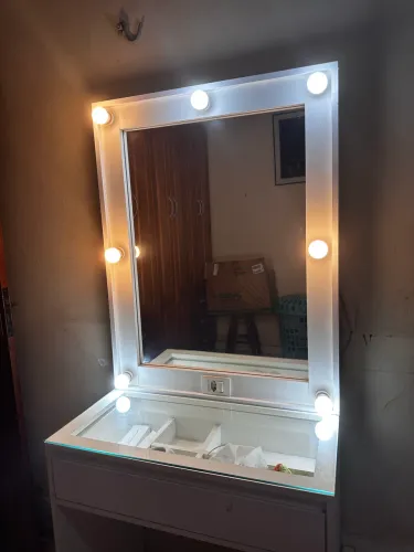 Vendo Penteadeira Camarim com Luzes