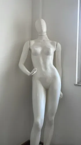 Manequim feminino