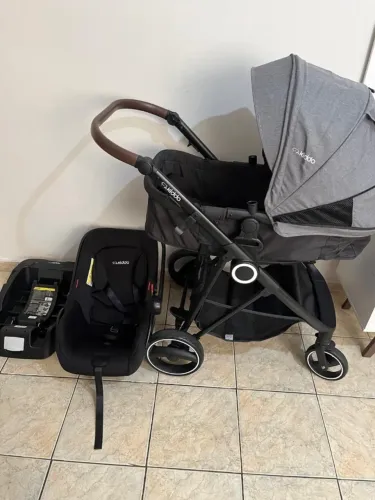 Carrinho Kiddo cosmos com bebê conforto e base