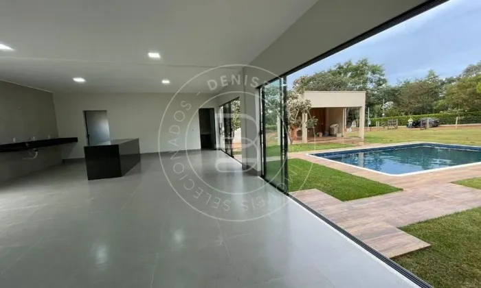 Chácara 3 Suítes | 233 m² | Piscina 8x4 | Quiosque Gourmet | Lote de Esquina | Condomínio