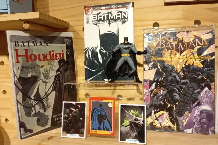 Lote Batman HQ + Miniatura + Cards