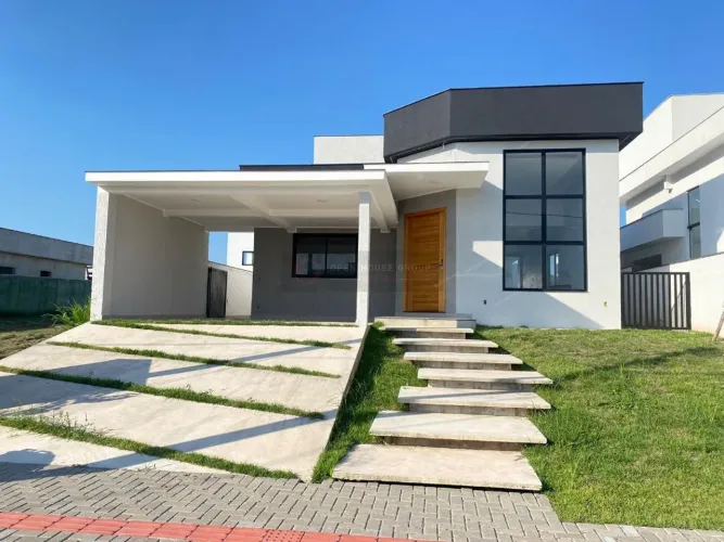 Casa à Venda em Inoa