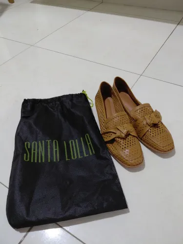 Vendo Sapato feminino Santa Lola em couro
