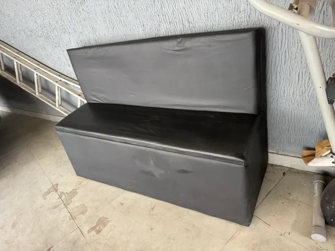 Mesa , sofá , banco