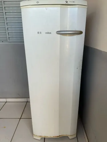 Vende - se Freezer