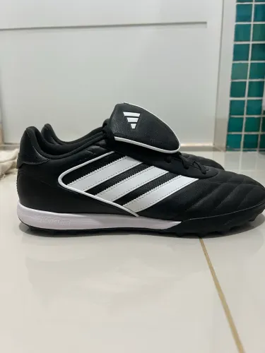 Chuteiras Adidas - Tamanho 41