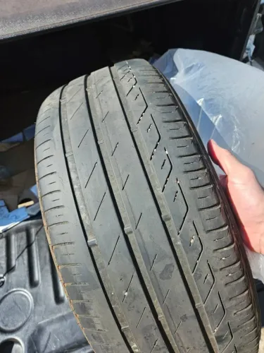 Pneu 215 / 50 R17