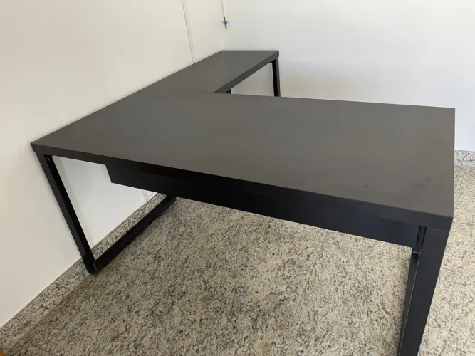 MESA DE ESCRITORIO INDUSTRIAL EM L PRETA 1.50x1.60
