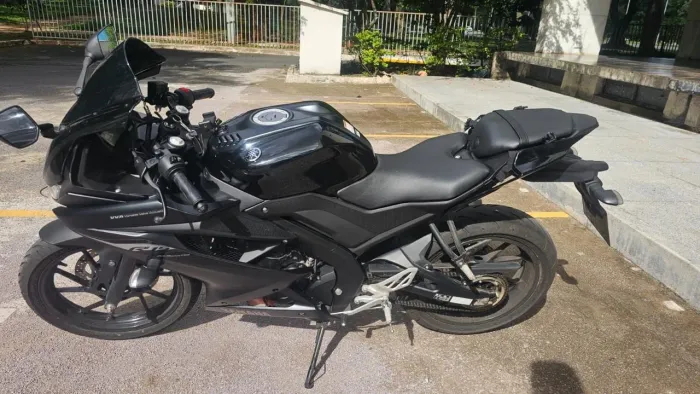 Vendo YAMAHA R-15 supernova e muito pouco rodada. 