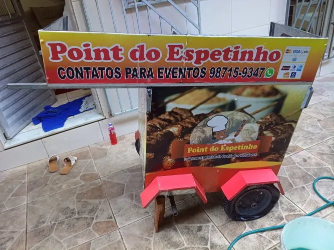 Vende-se um carrinho de churrasco