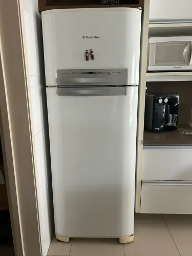 Geladeira Eletrolux frost free - em Niterói