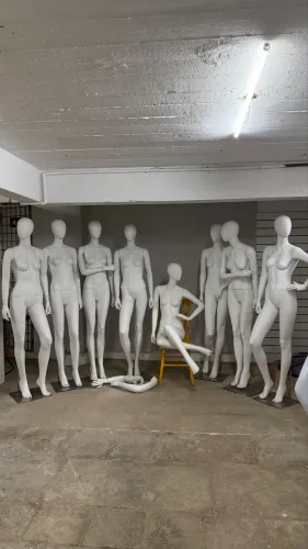 8 manequins fibra