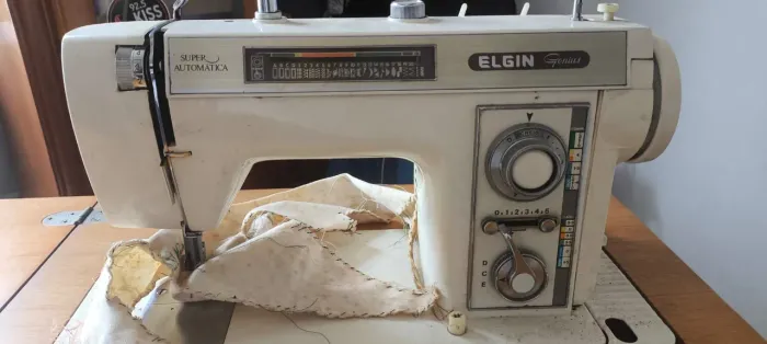 Máquina Costura ELGIN SUPER AUTOMÁTICA